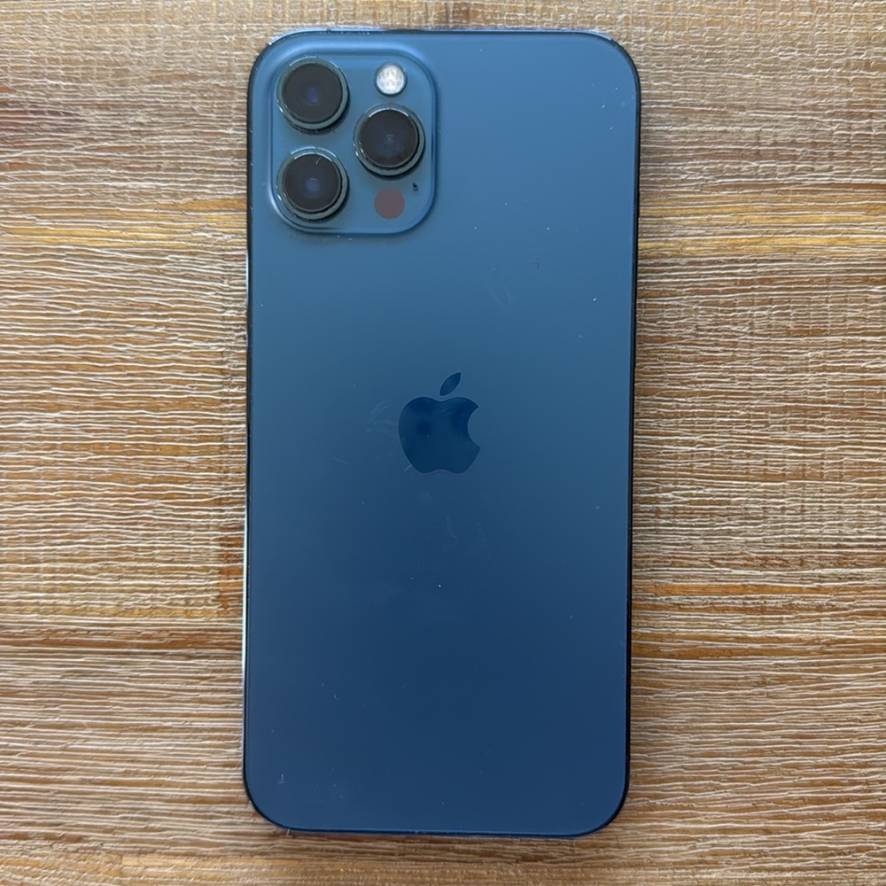 Apple iPhone 12 Pro Max 128gb. UNLOCKED! NO cracks, NO scratches, NO issues!